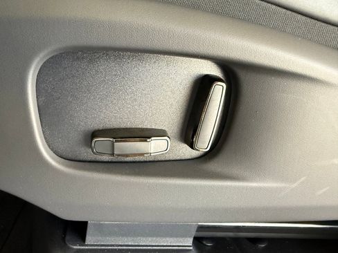 New 2026 Land Rover Defender 110 OCTA image 13