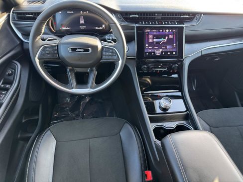 Certified 2025 Jeep Grand Cherokee L Altitude RWD image 18