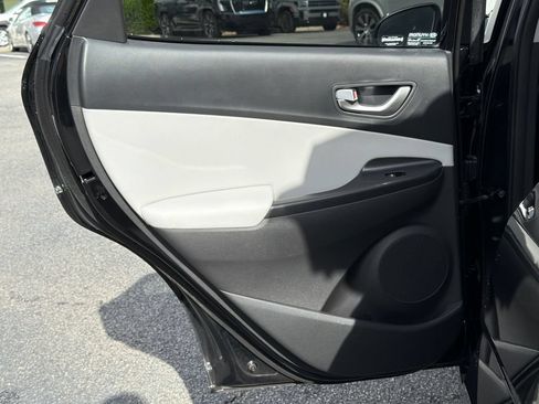 Used 2023 Hyundai Kona Limited FWD image 21