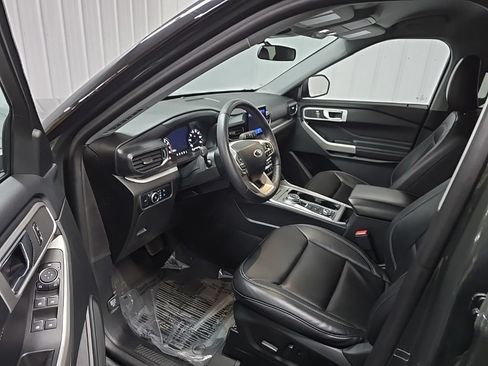 Used 2024 Ford Explorer XLT w/ Equipment Group 202A AWD/4WD image 34