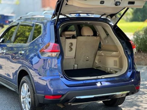 Used 2018 Nissan Rogue SV AWD/4WD image 40