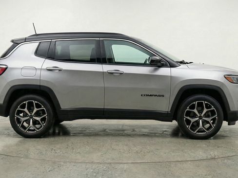 Used 2025 Jeep Compass Limited image 11