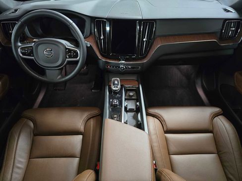 Used 2023 Volvo XC60 B5 Ultimate w/ Climate Package image 18