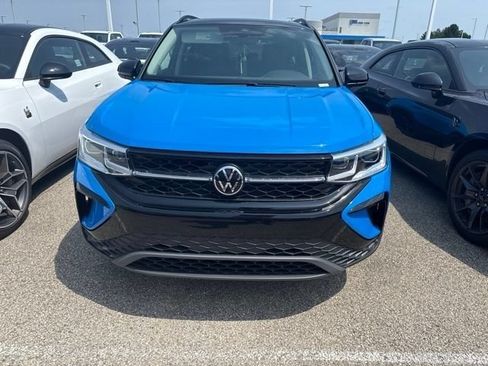 Used 2024 Volkswagen Taos SE AWD/4WD image 15