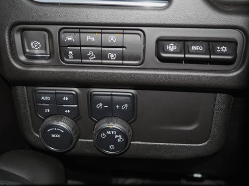 Used 2024 Chevrolet Tahoe High Country AWD/4WD image 26