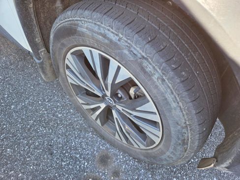 Used 2023 Nissan Rogue SV image 4