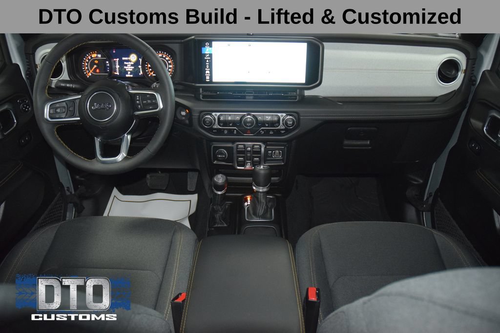 Used 2024 Jeep Wrangler Unlimited Sahara w/ Technology Group AWD/4WD image 28