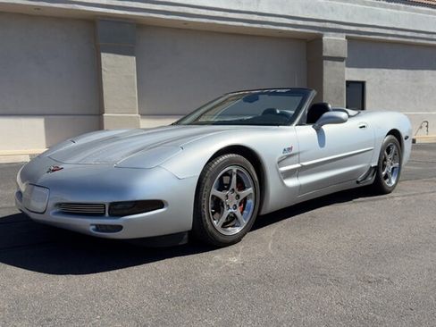 Used 2001 Chevrolet Corvette Convertible w/ Preferred Equipment Group2 RWD image 1
