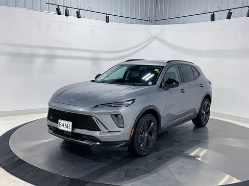 Used 2025 Buick Envision Sport Touring image 8