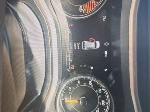 Used 2017 Jeep Cherokee Limited AWD/4WD image 6