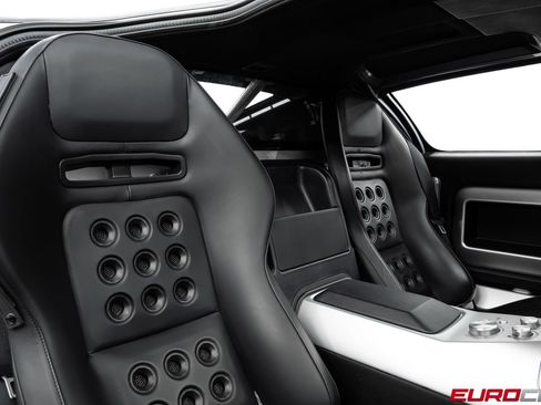 Used 2006 Ford GT RWD image 45
