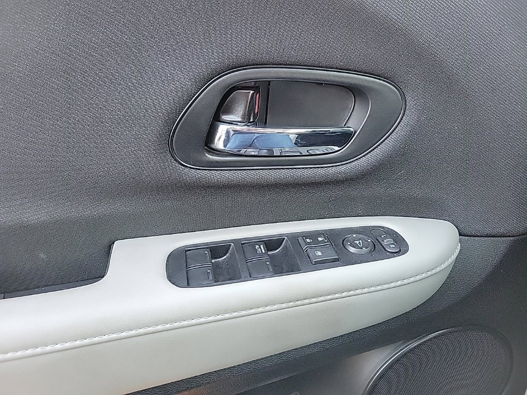 Used 2022 Honda HR-V LX image 11