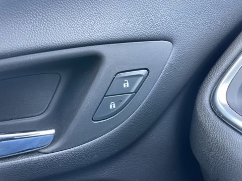 Used 2024 Chevrolet Equinox LT image 23