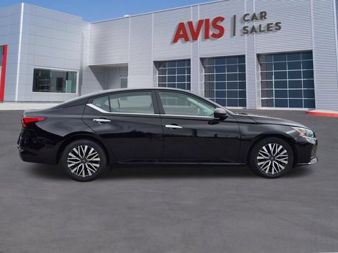 Used 2025 Nissan Altima 2.5 SV FWD image 5