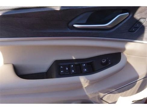 New 2023 Jeep Grand Cherokee Limited w/ Luxury Tech Group II AWD/4WD image 9