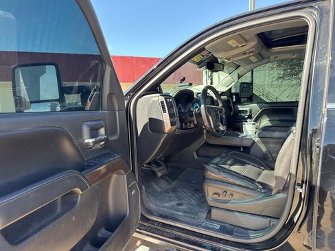 Used 2017 GMC Sierra 2500 Denali w/ Duramax Plus Package image 9