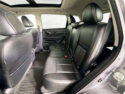 Used 2017 Nissan Rogue SL image 22