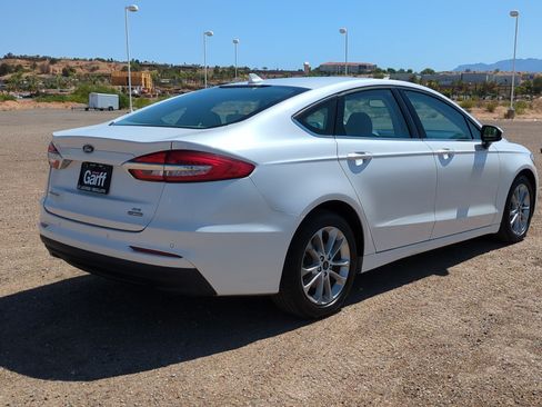 Used 2020 Ford Fusion SE FWD image 3