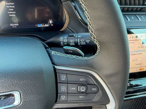 New 2026 Jeep Grand Cherokee Laredo image 17