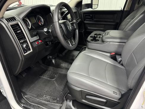 Used 2018 RAM 2500 Tradesman w/ Chrome Appearance Group AWD/4WD image 9