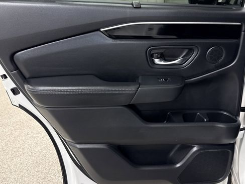 Used 2025 Honda Pilot EX-L image 11