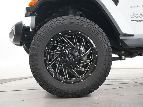 Used 2020 Jeep Wrangler Unlimited Sahara AWD/4WD image 28