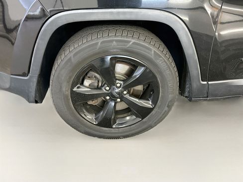 Used 2015 Jeep Cherokee Latitude w/ Comfort/Convenience Group AWD/4WD image 11
