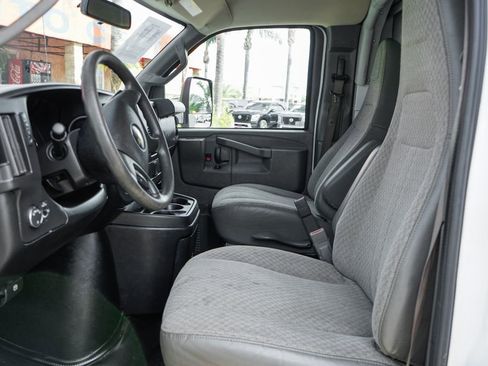 Used 2019 Chevrolet Express 4500 w/ Power Convenience Package RWD image 21