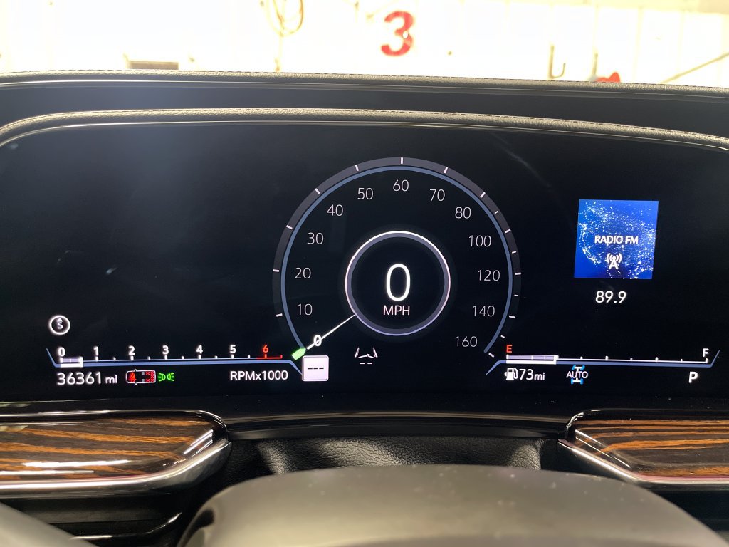 Used 2023 Cadillac Escalade Premium Luxury AWD/4WD image 23