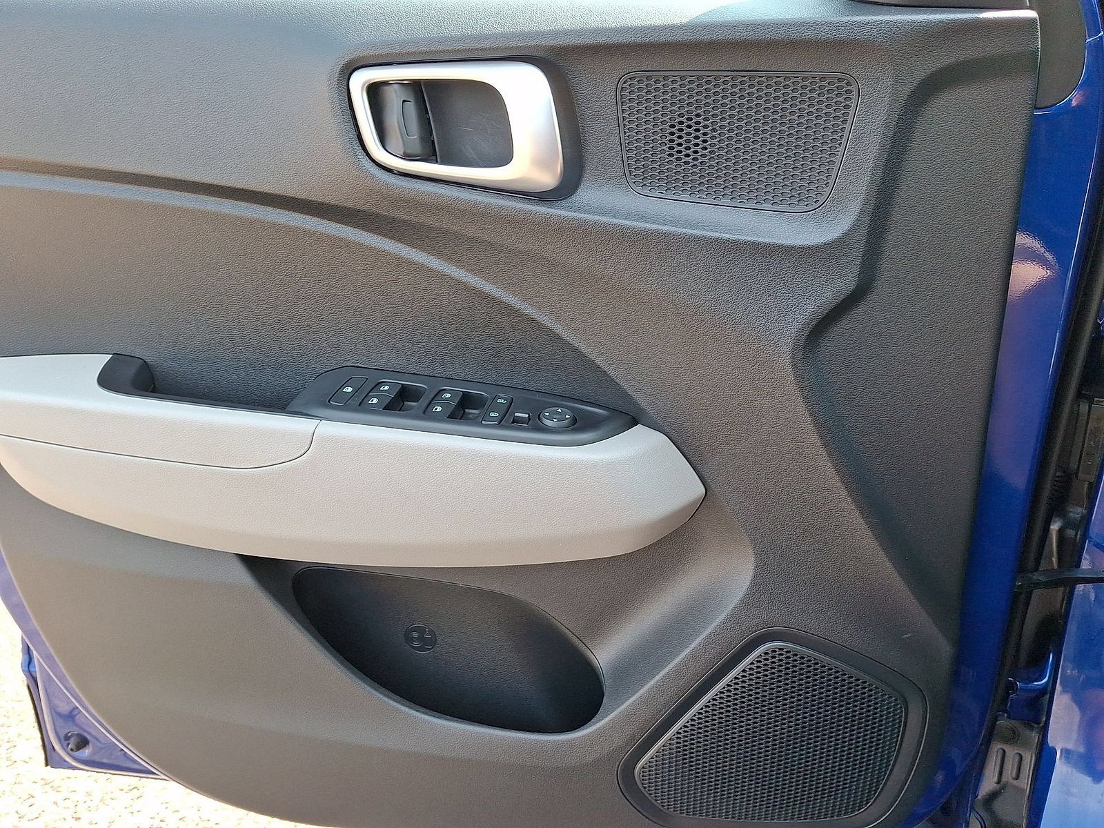 Certified 2024 Hyundai Venue SEL FWD image 16