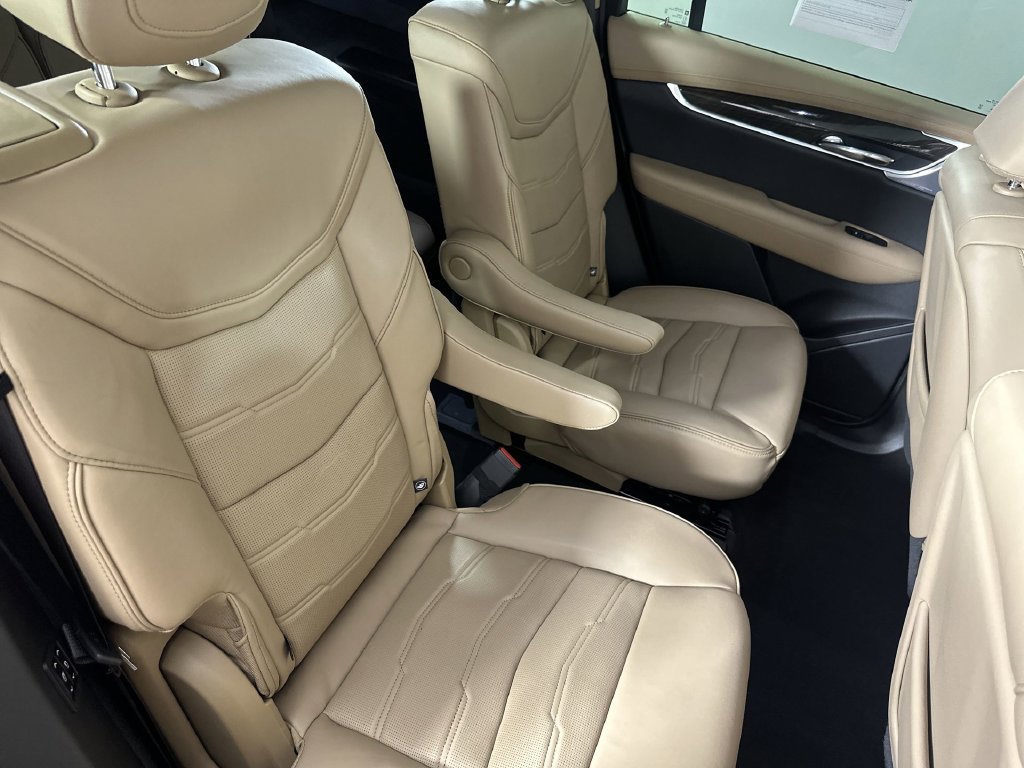 Used 2024 Cadillac XT6 Premium Luxury w/ Platinum Package AWD/4WD image 31