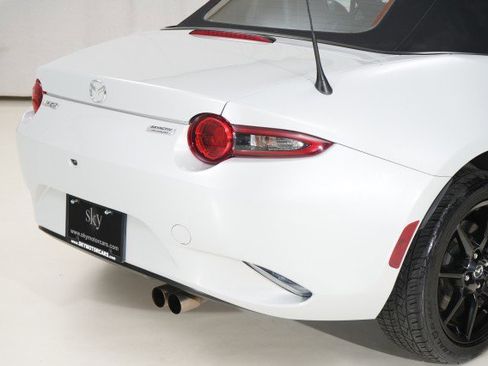 Used 2019 MAZDA MX-5 Miata Sport image 11