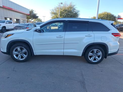 Used 2019 Toyota Highlander Limited image 3