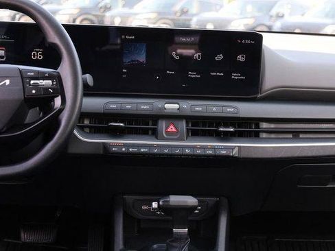 Used 2025 Kia K4 FWD image 23