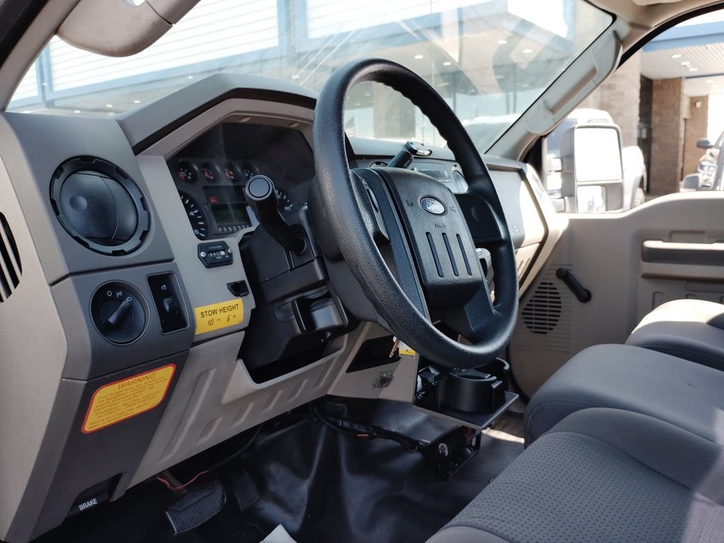 Used 2010 Ford F550 2WD Regular Cab Super Duty image 33