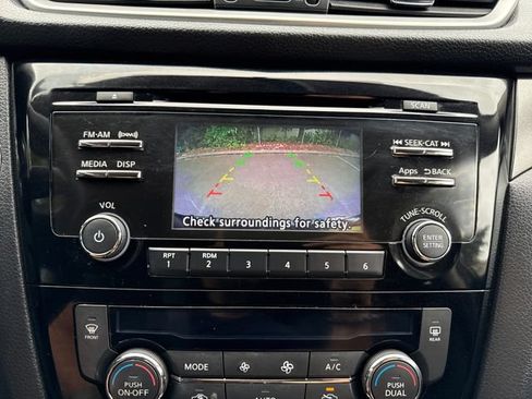Used 2016 Nissan Rogue SV AWD/4WD image 14
