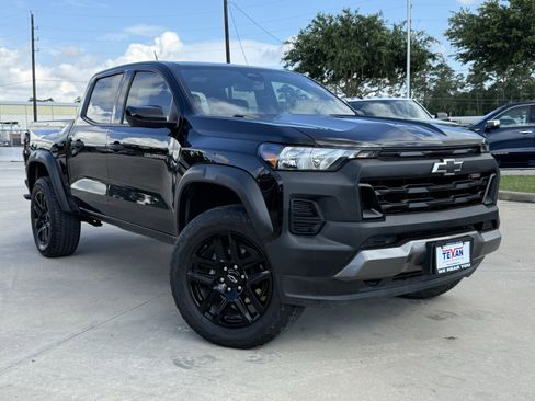 Used 2024 Chevrolet Colorado Trail Boss AWD/4WD image 2