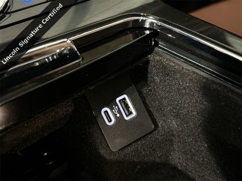 Certified 2023 Lincoln Nautilus Reserve image 22