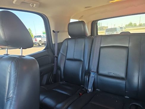 Used 2011 GMC Yukon SLT w/ SLT-2 Equipment Package AWD/4WD image 14