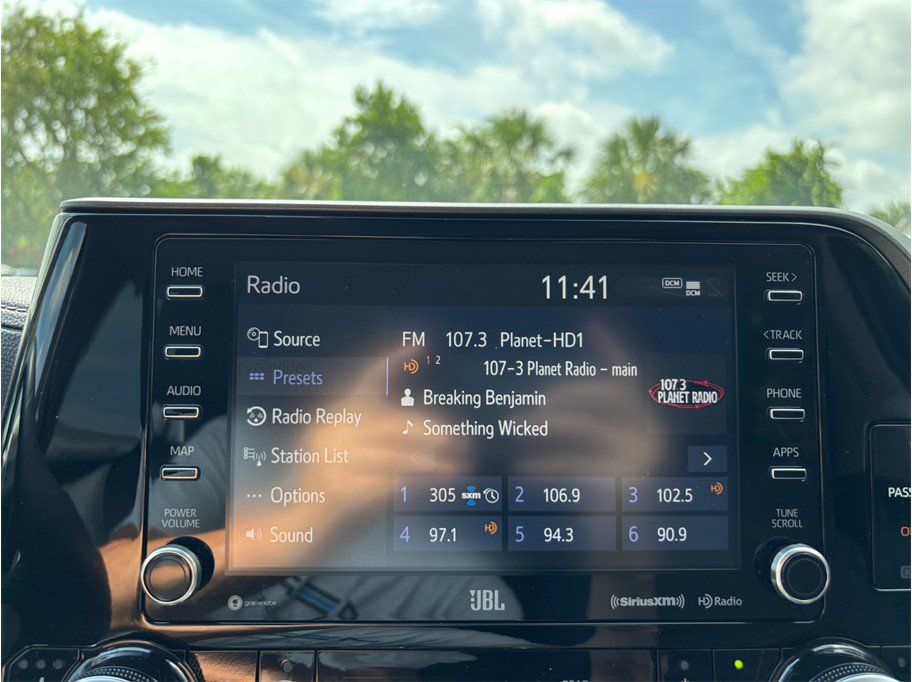 Used 2021 Toyota Highlander Limited FWD image 30