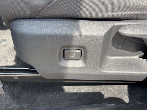 Used 2025 Toyota Tacoma SR w/ SR Upgrade Package AWD/4WD image 25