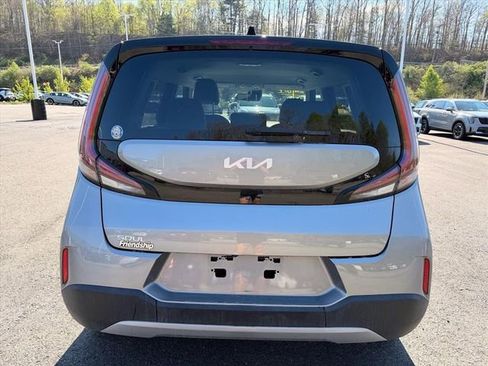 Used 2025 Kia Soul LX w/ LX Technology Package FWD image 13