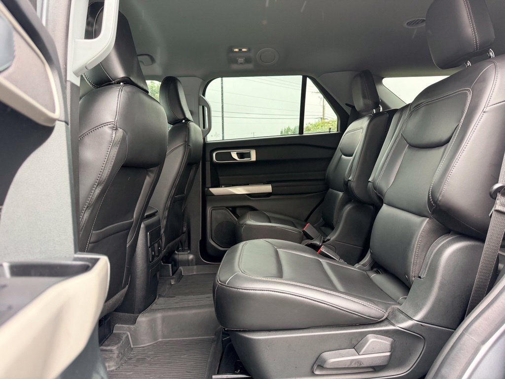 Used 2023 Ford Explorer XLT w/ Equipment Group 202A RWD image 15