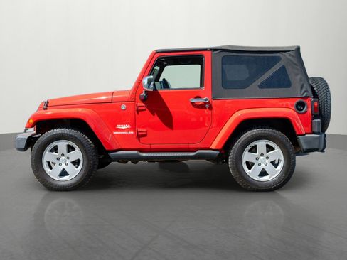 Used 2010 Jeep Wrangler Sahara AWD/4WD image 4