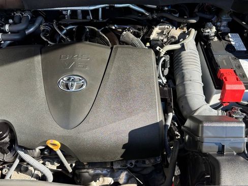 Used 2022 Toyota Highlander XLE image 7