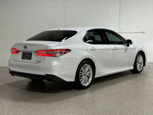 Used 2019 Toyota Camry XLE FWD image 8