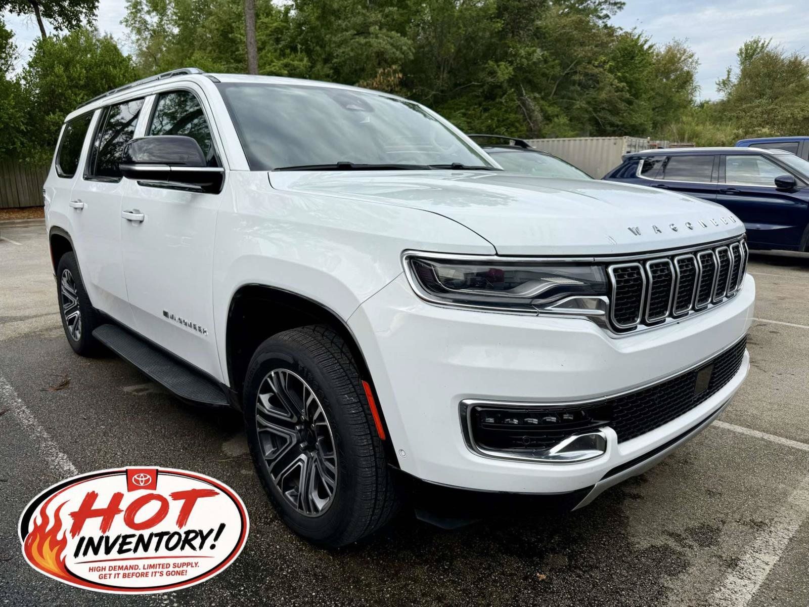 Used 2024 Jeep Wagoneer Series II w/ Flexible Seating Group RWD image 1
