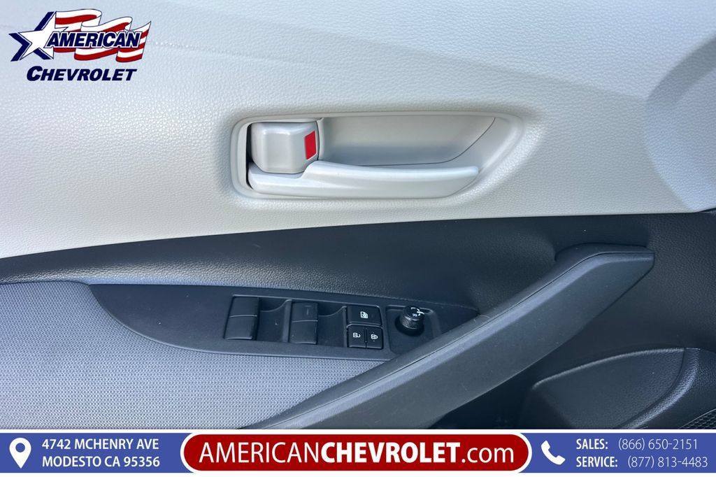 Used 2025 Toyota Corolla LE FWD image 11