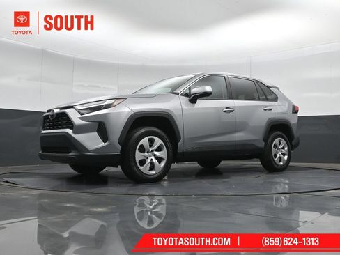 Used 2023 Toyota RAV4 LE AWD/4WD image 39