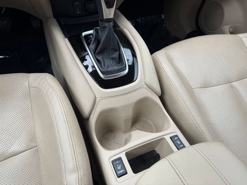Used 2017 Nissan Rogue SL w/ SL Premium Package FWD image 18